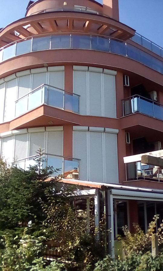 Студио 洛泽内茨 外观 照片