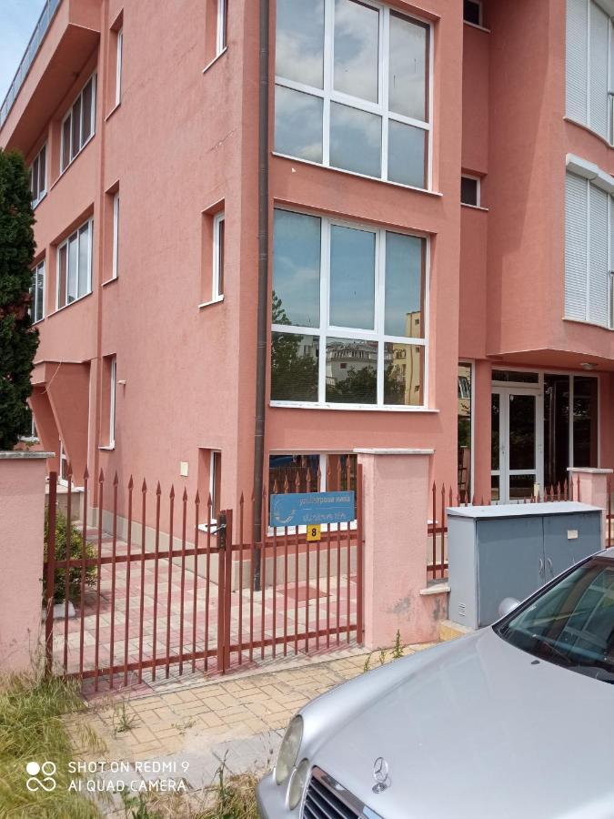 Студио 洛泽内茨 外观 照片